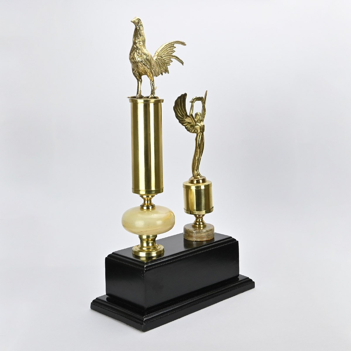 Trofeo de bronce en base de madera