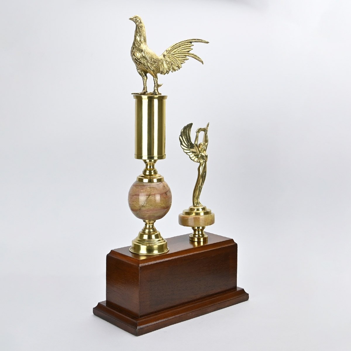 Trofeo de bronce en base de madera